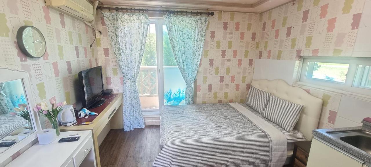 Yeowoogneul Pension Chuncheon Bagian luar foto